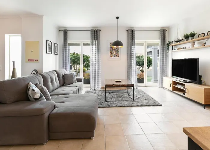 Villa Pool & Charm